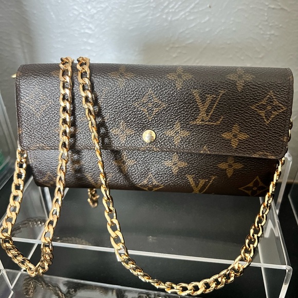 Louise Vuitton Sarah Wallet - Picture 2 of 8